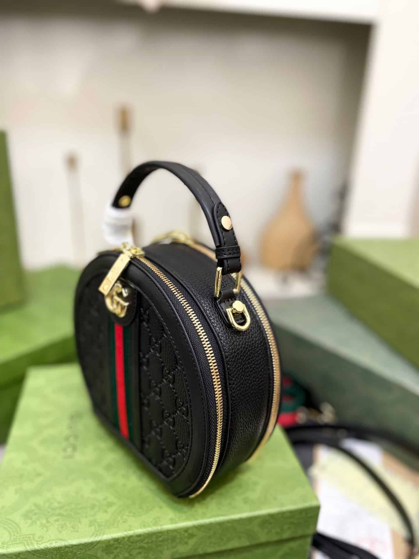 Gvc*1 Ophidian Round Bag Black 20Cm