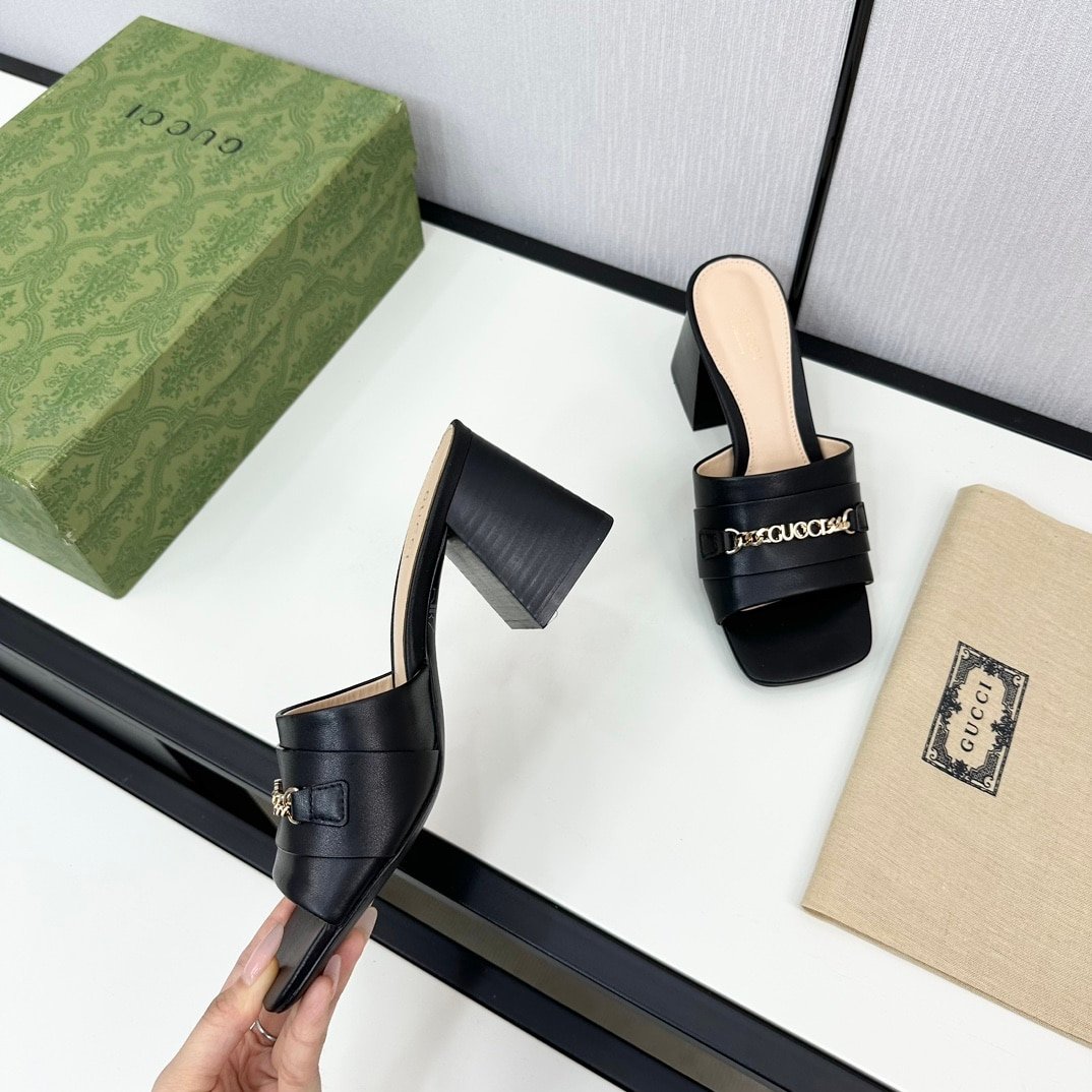 Gvc*1 Signoria Slide Sandal In Black