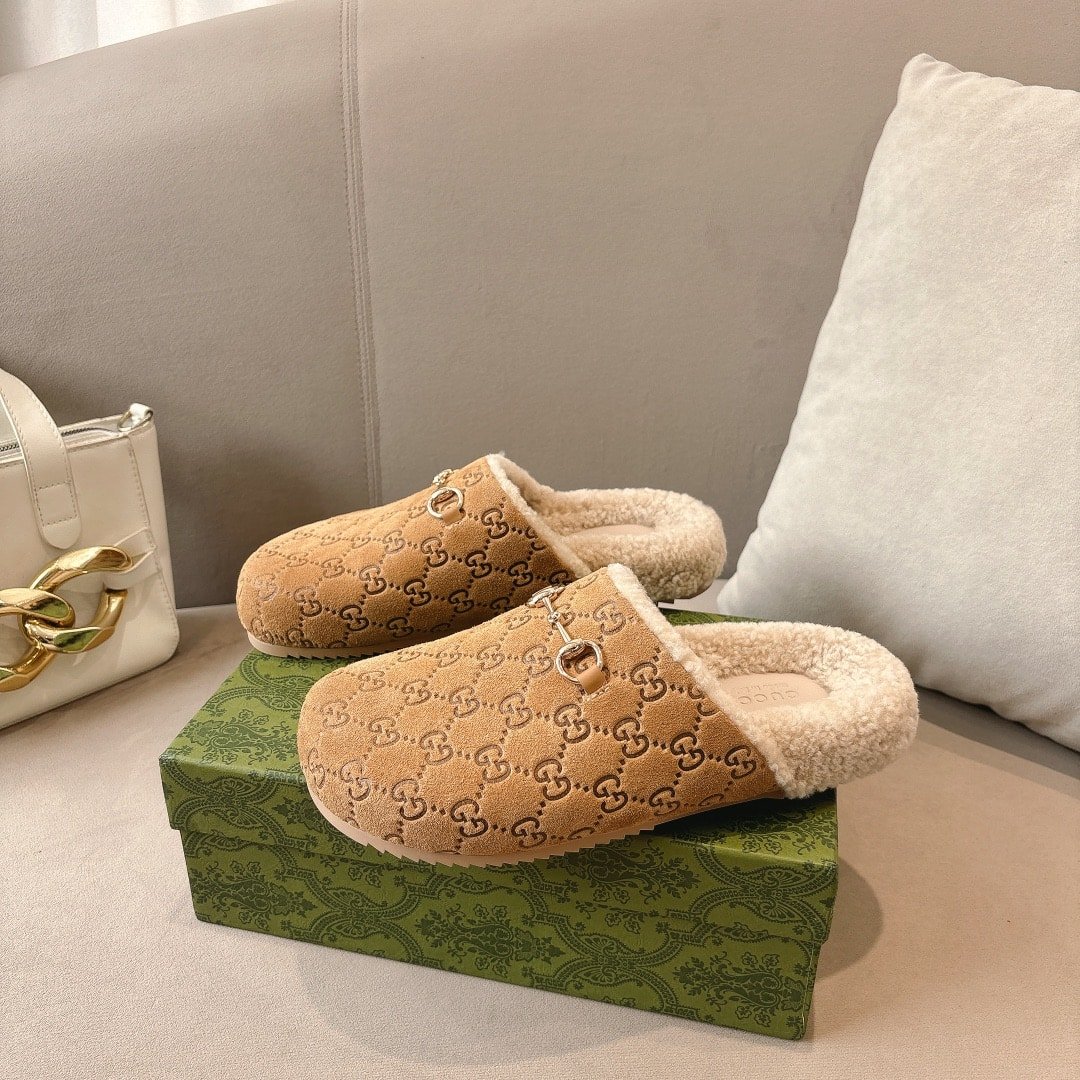 Gvc*1 Women Mule With Horsebit Gg Suede In Beige 798740 Aaduy 9556