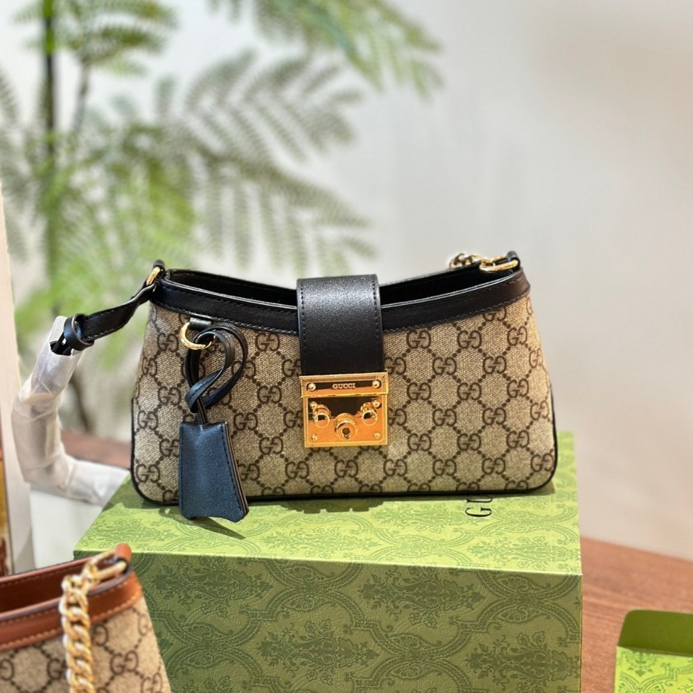 Gvc*1 Padlock Small Shoulder Bag Black 25Cm 811705 Khnkg 9769