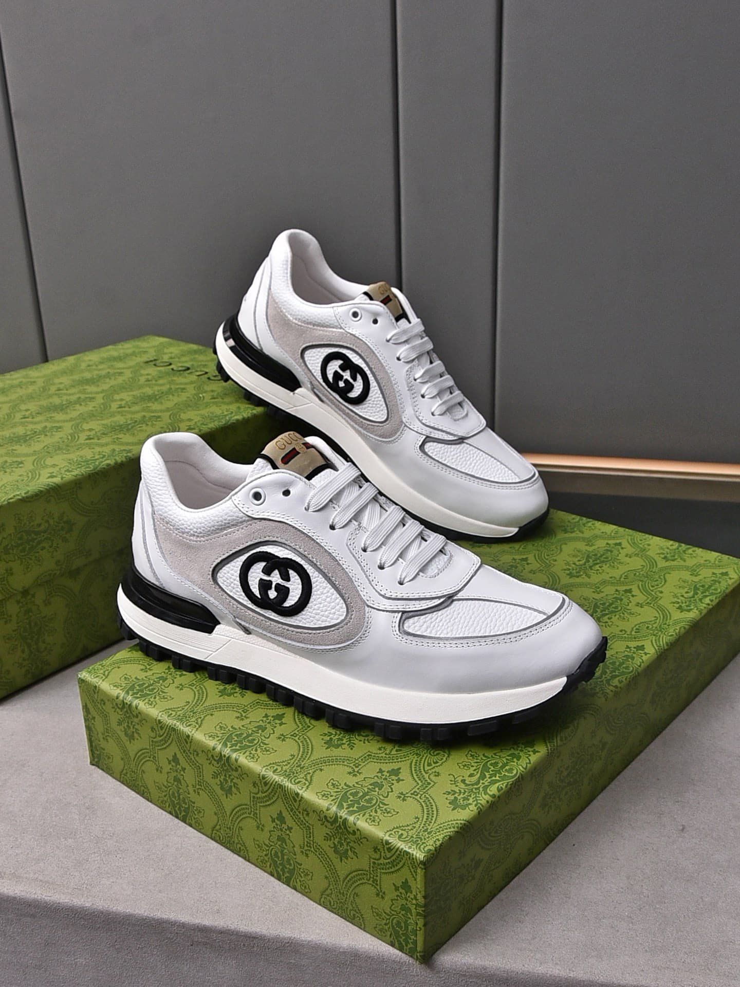 Gvc*1 Double G Men’S Run Sneaker Beige