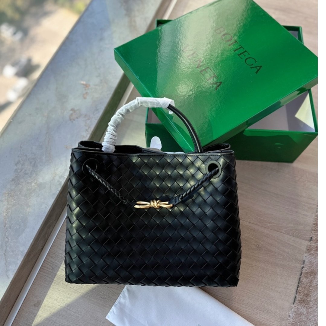 B0tt*ga Ven*ta Small Andiamo Gold Finish Black 25Cm 766014Vcpp11139