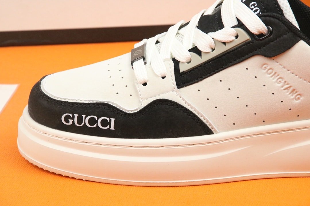Gvc*1 Gg Sneaker Leather In White And Black