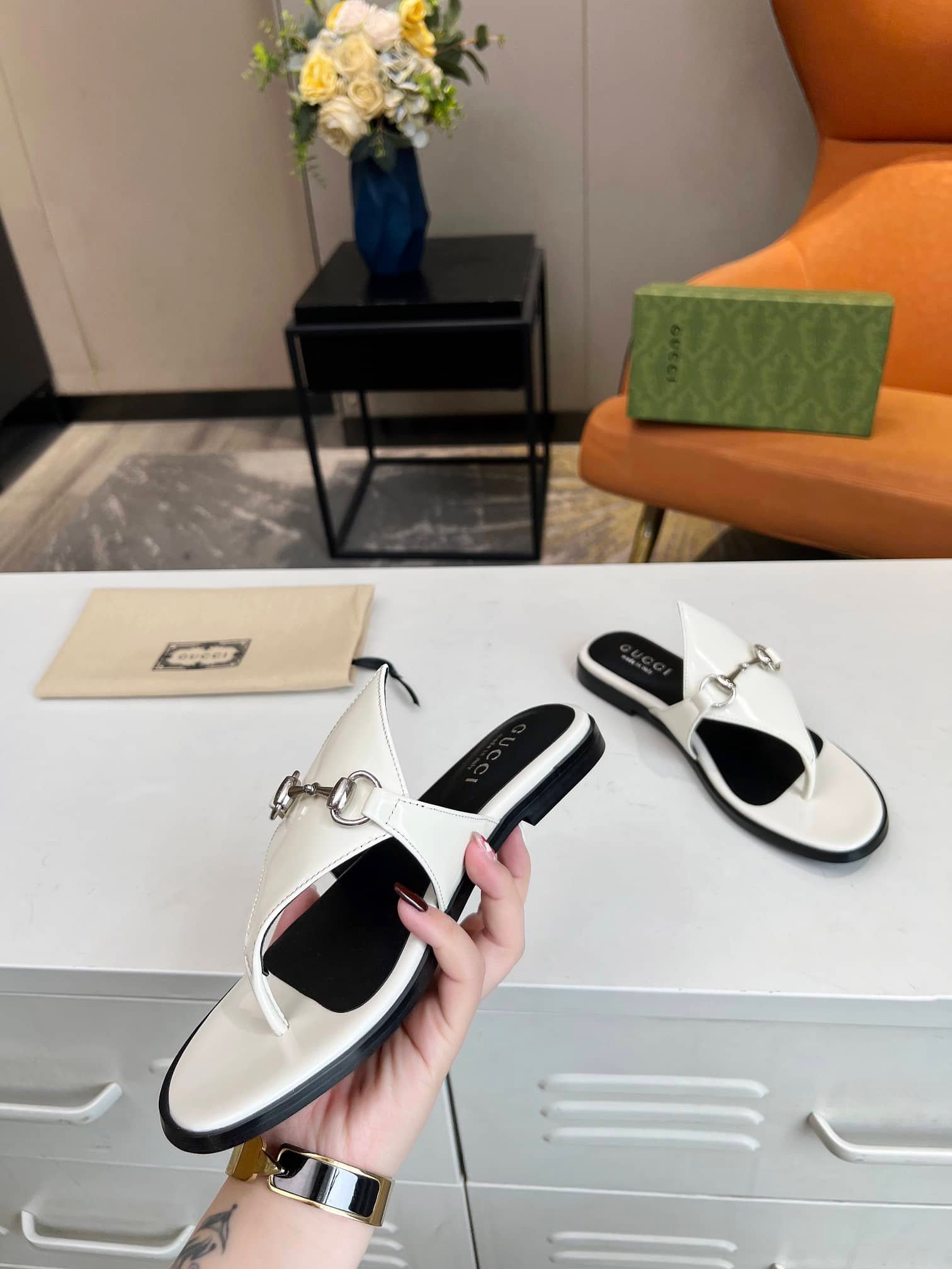 Gvc*1 Women’S Thong Sandal With Horsebit White