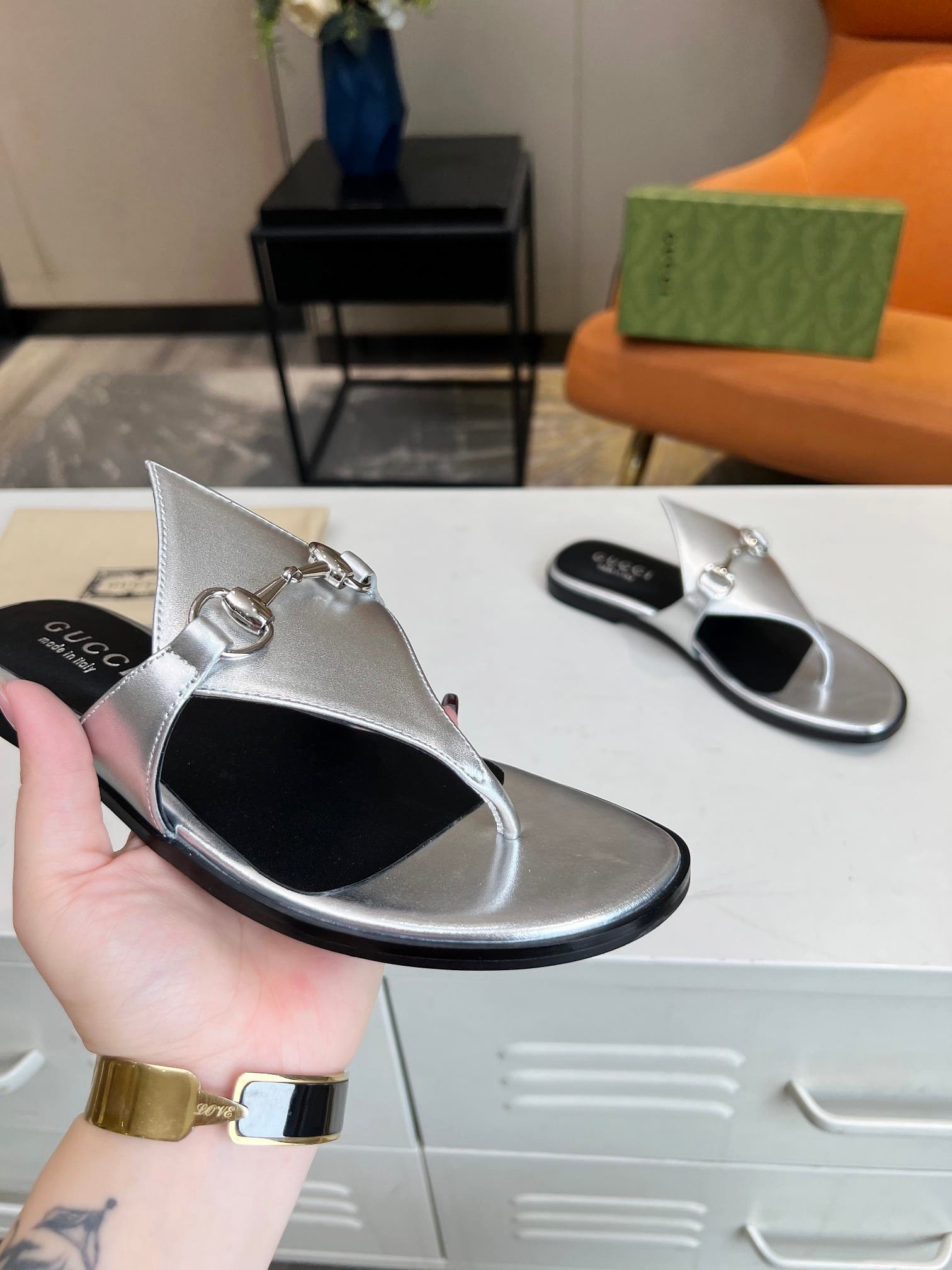 Gvc*1 Women’S Thong Sandal With Horsebit Silver