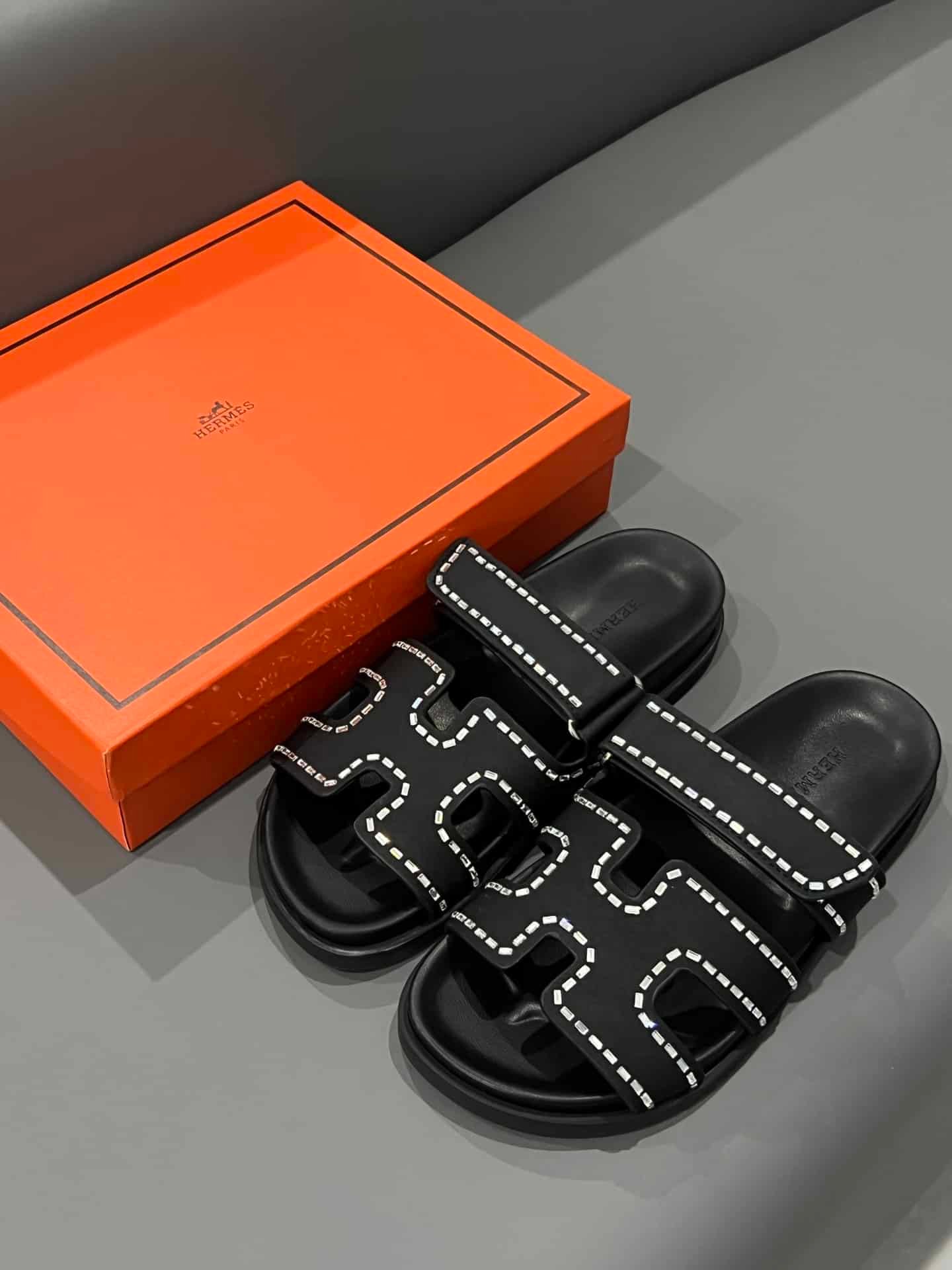 H**me5 Chypre Sandal Suede Crystal Black