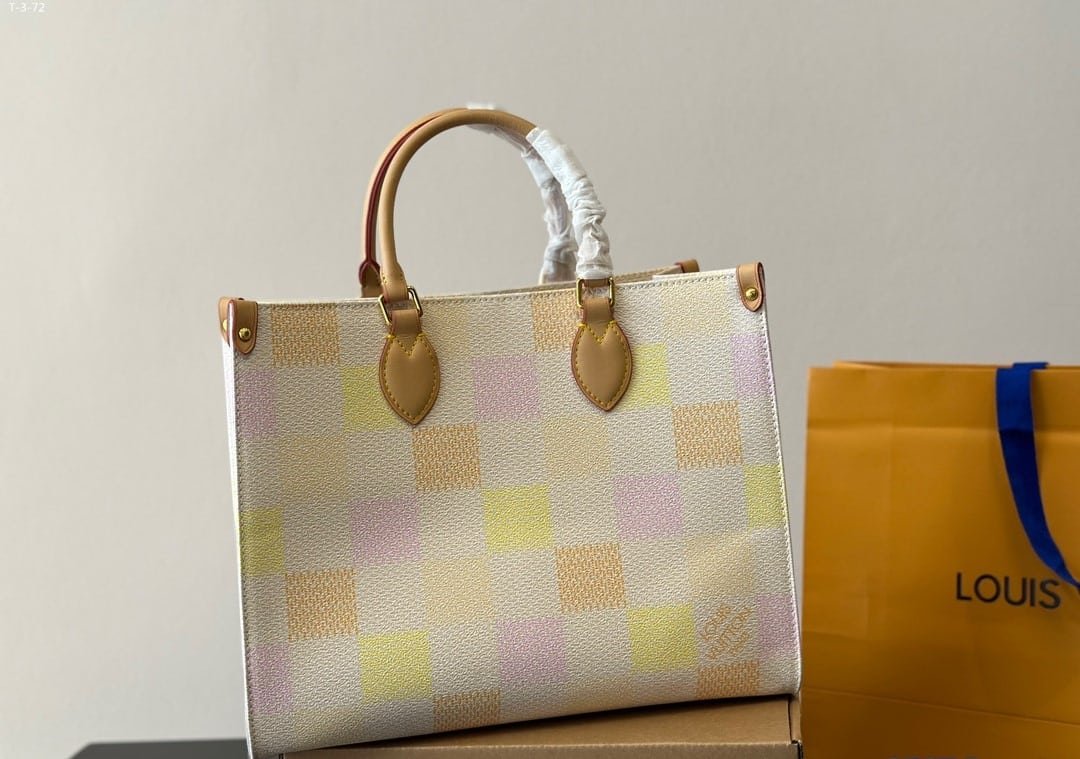 L0vis Vvtt0n Onthego Mm Damier Canvas Peach 33Cm