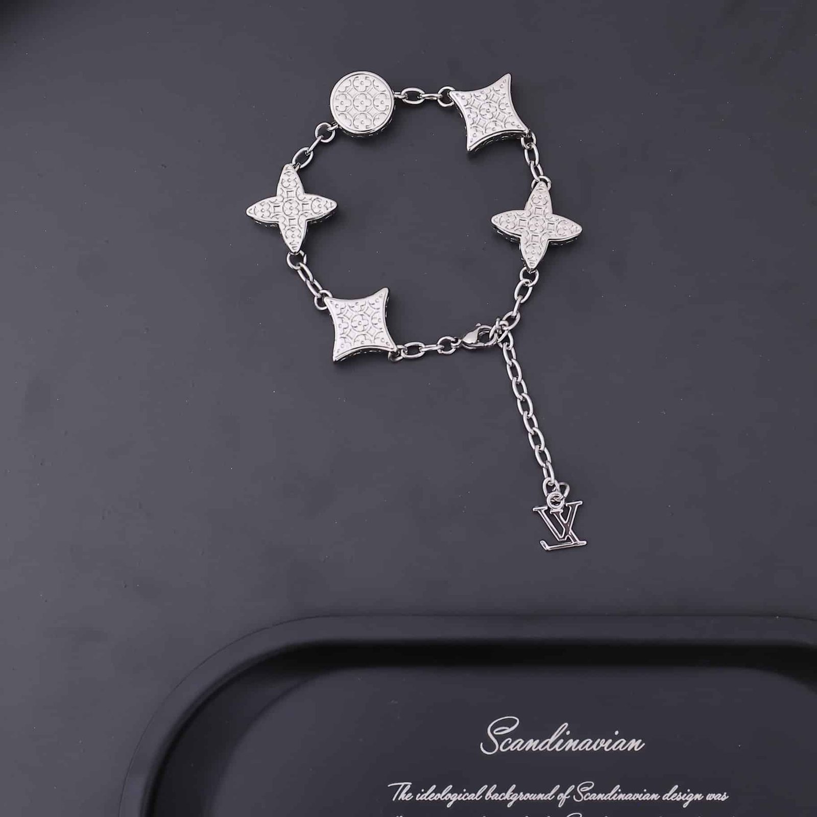L0vis Vvtt0n Monogram Big Party Bracelet M0955A