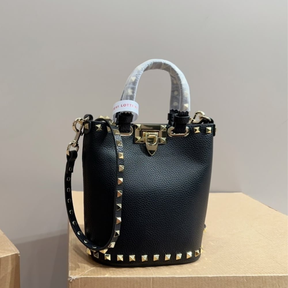 Va1e*ntin0 Rockstud Crossbody Pouch In Grainy Calfskin Black 16Cm 5W2P0W31Vsh 0No