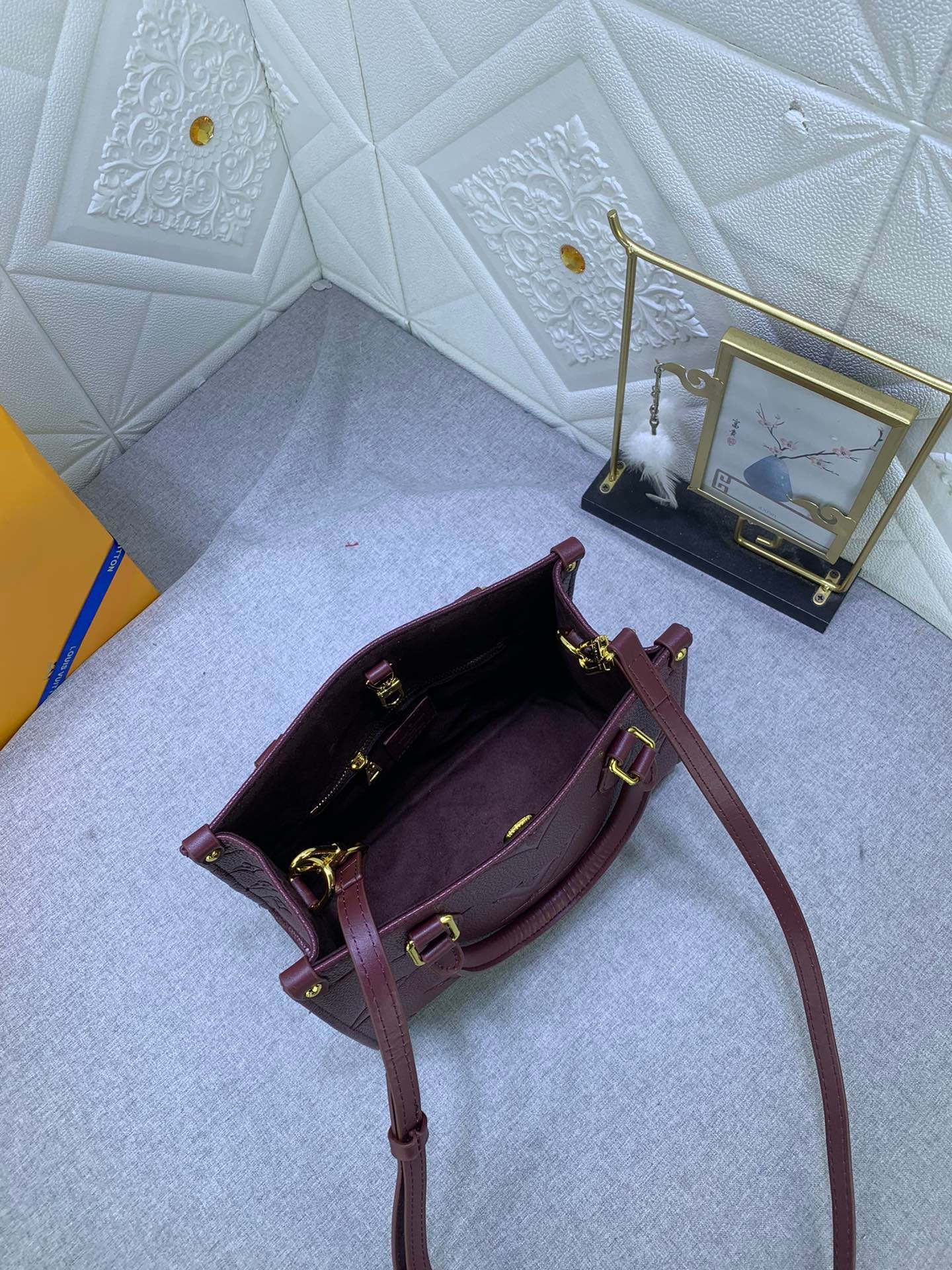 L0vis Vvtt0n Onthego Mm Monogram Empreinte Wine Red 25Cm M46601