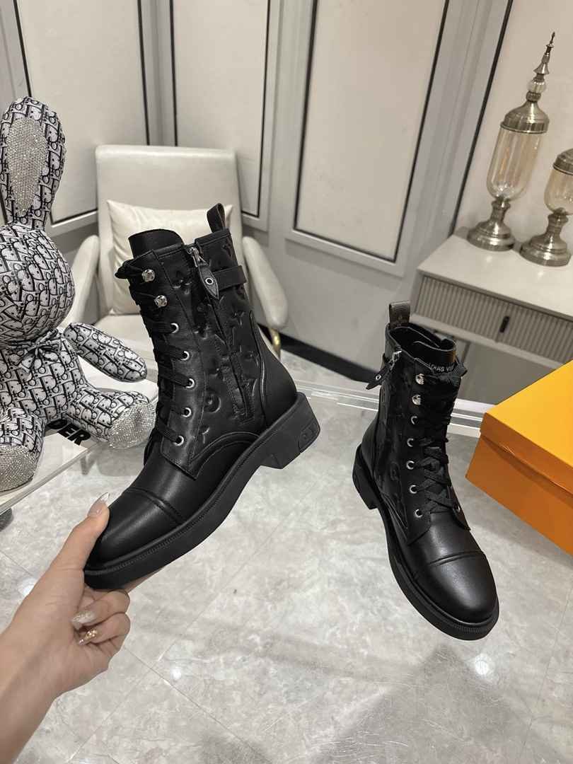 L0vis Vvtt0n Citizen Flat Ranger Boot Monogram Black 1Aday2