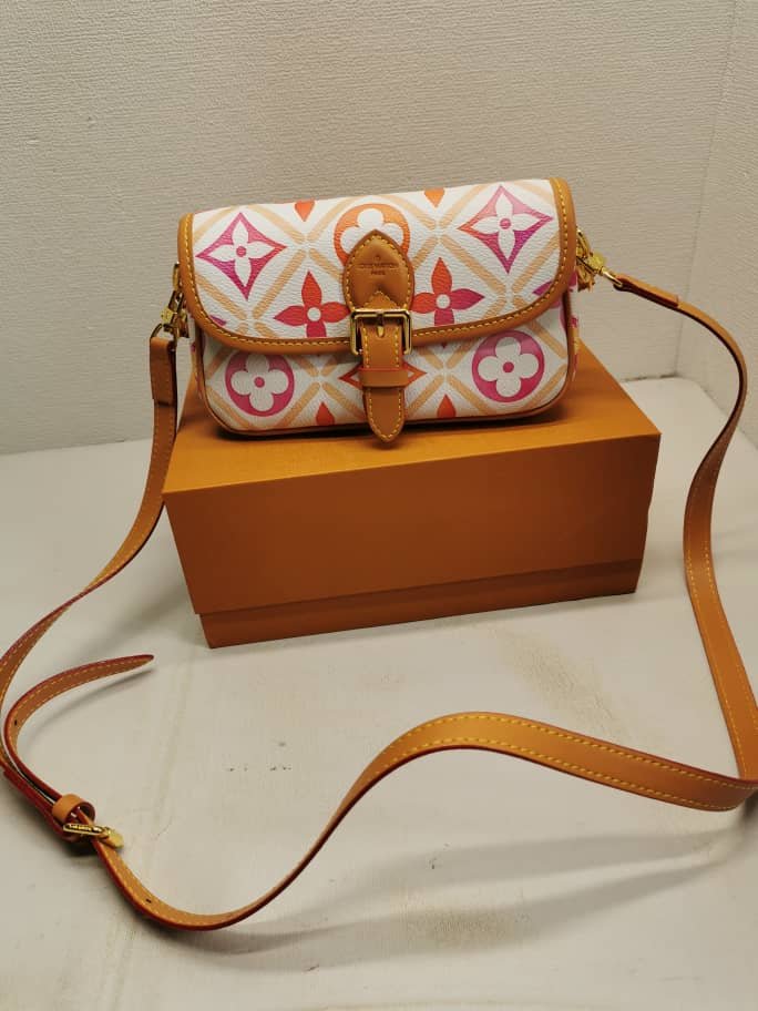 L0vis Vvtt0n Nano Diane Bag Monogram Canvas Coral 20Cm M83621