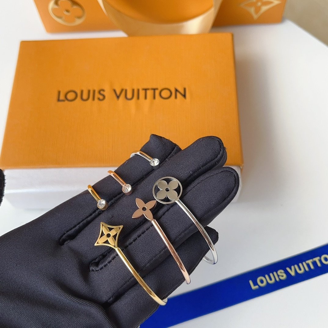 L0vis Vvtt0n Idylle Blossom Twist Bracelet Gold Q95531