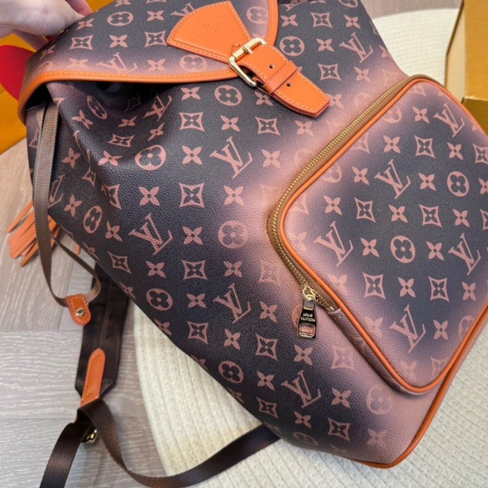 L0vis Vvtt0n Montsouris Backpack Monogram Dust Coated Canvas 30Cm M11540