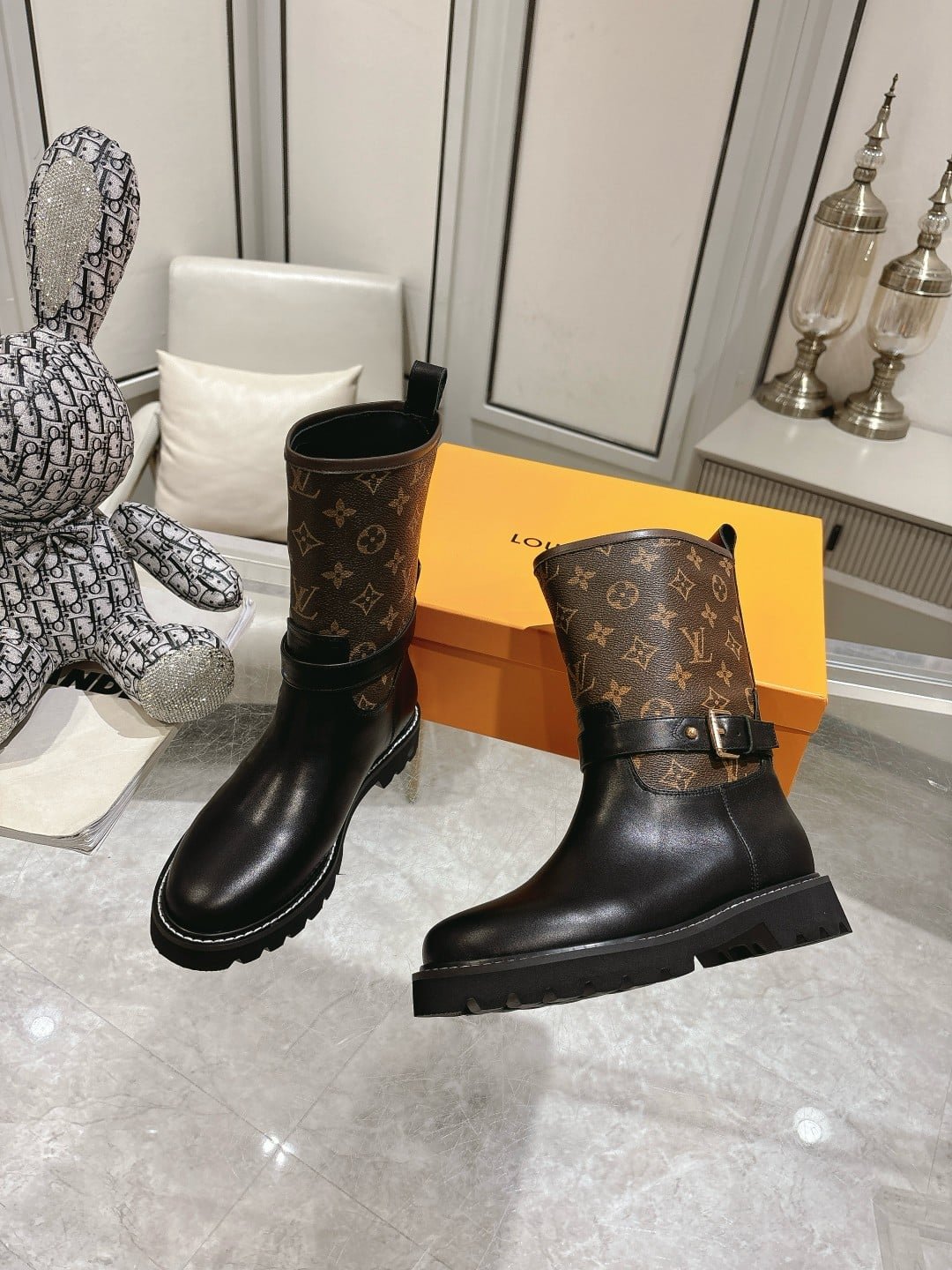 L0vis Vvtt0n Territory Flat Ankle Boot Monogram Brown
