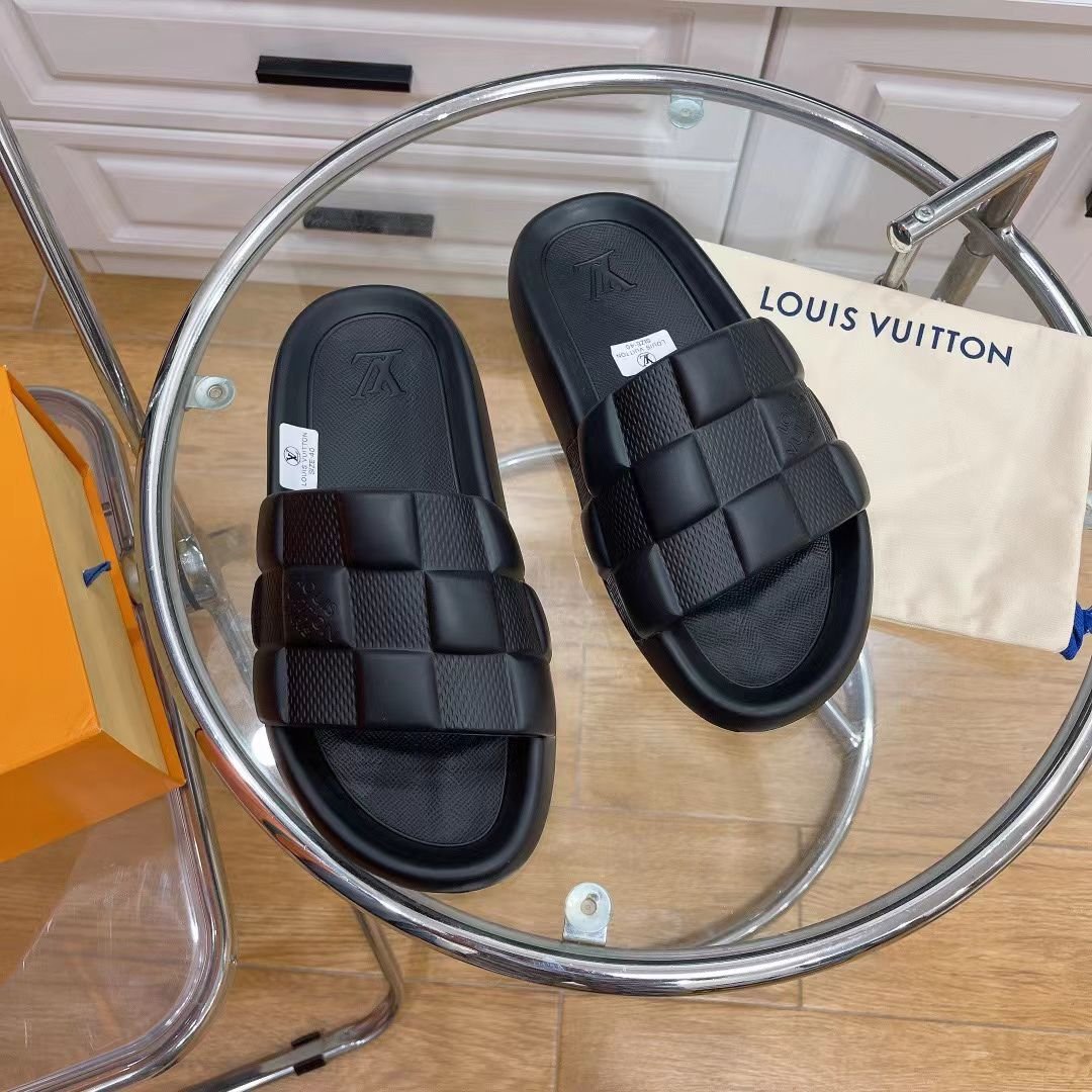 L0vis Vvtt0n Slide Black