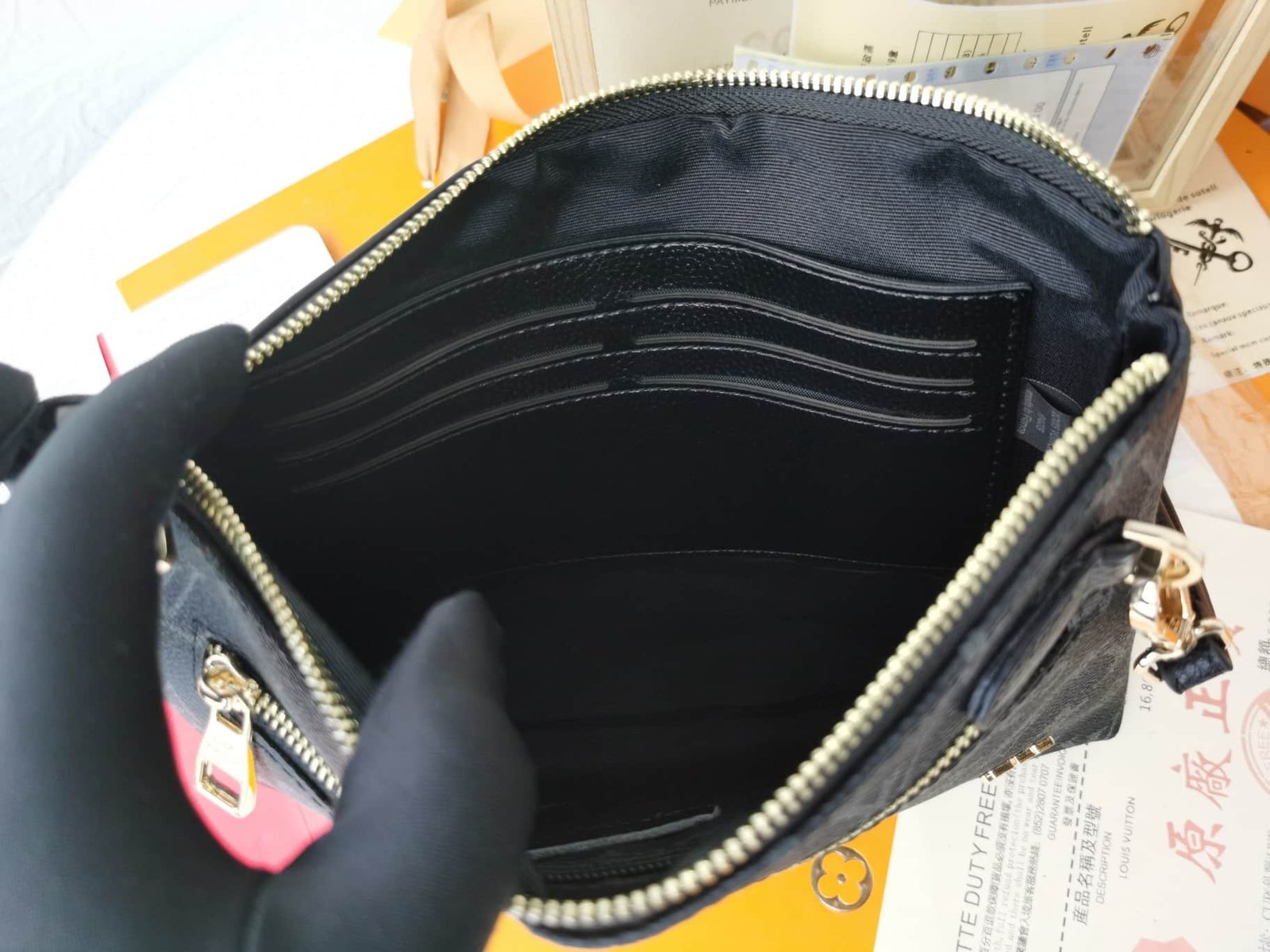 L0vis Vvtt0n Pochette Monogram Canvas Black 27Cm