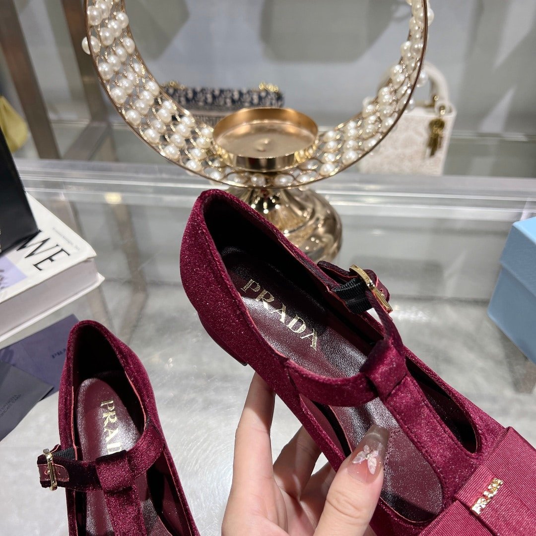 Pra*a Velvet Mary Pumps Red