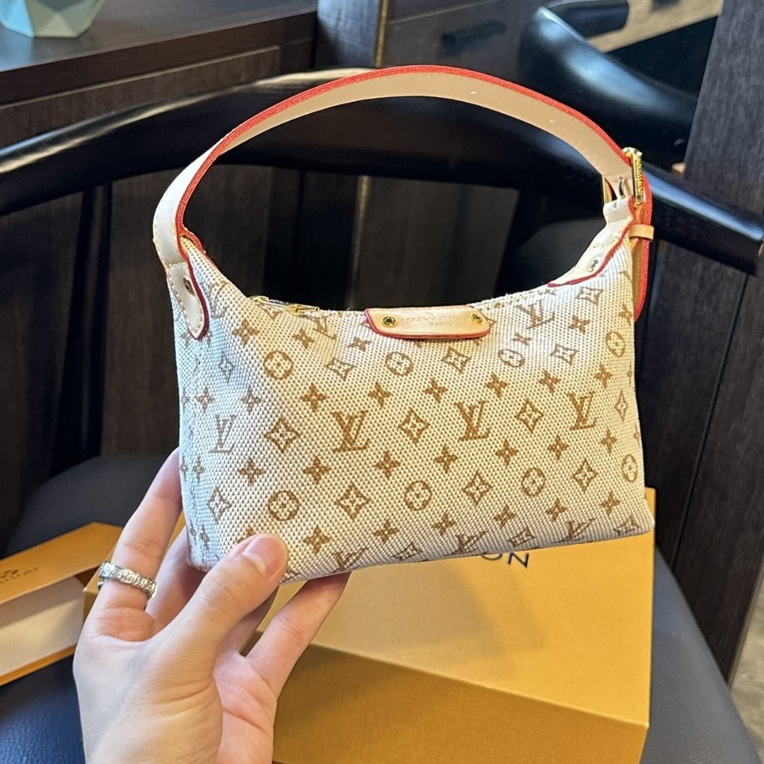 L0vis Vvtt0n Hills Pochette Bag Monogram In Mastic Brown 19Cm M12433