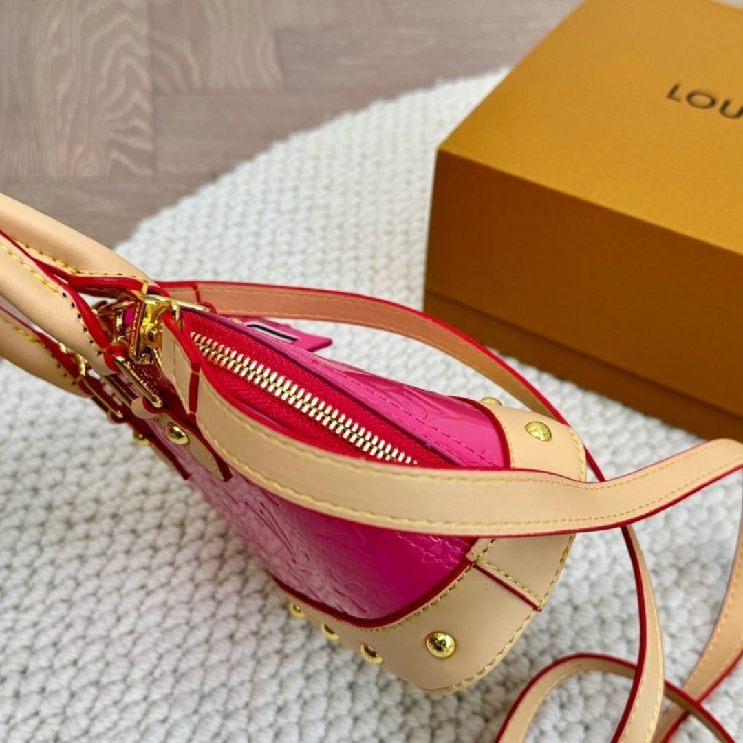 L0vis Vvtt0n Alma Nano Monogram Vernis Embossed Neon Pink 18Cm M90611