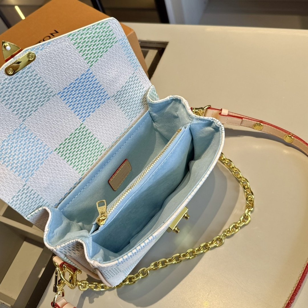L0vis Vvtt0n Pochette Métis East West Damier Canvas Light Blue 21Cm