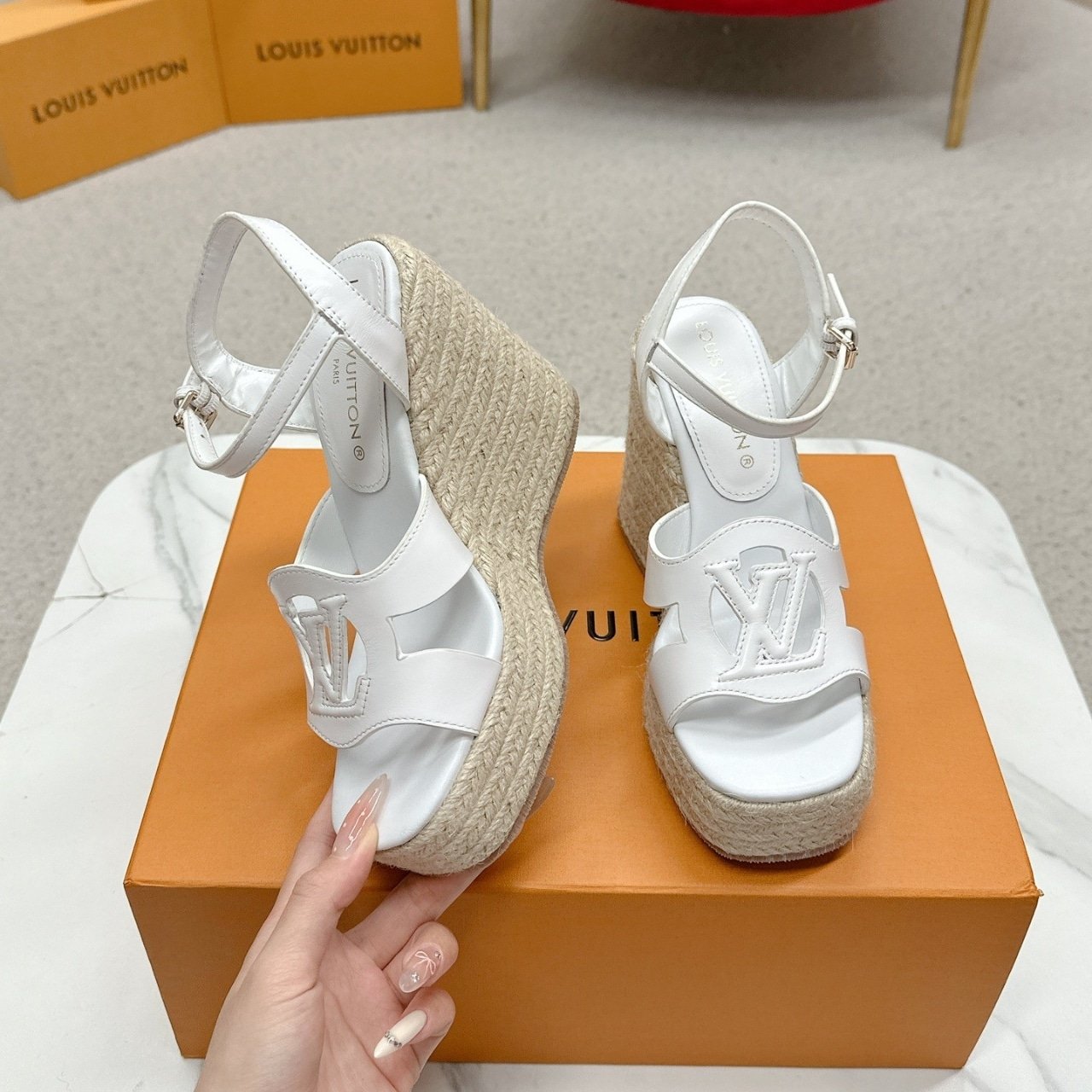 L0vis Vvtt0n Lv Isola Wedge Sandal White 1Aci8O