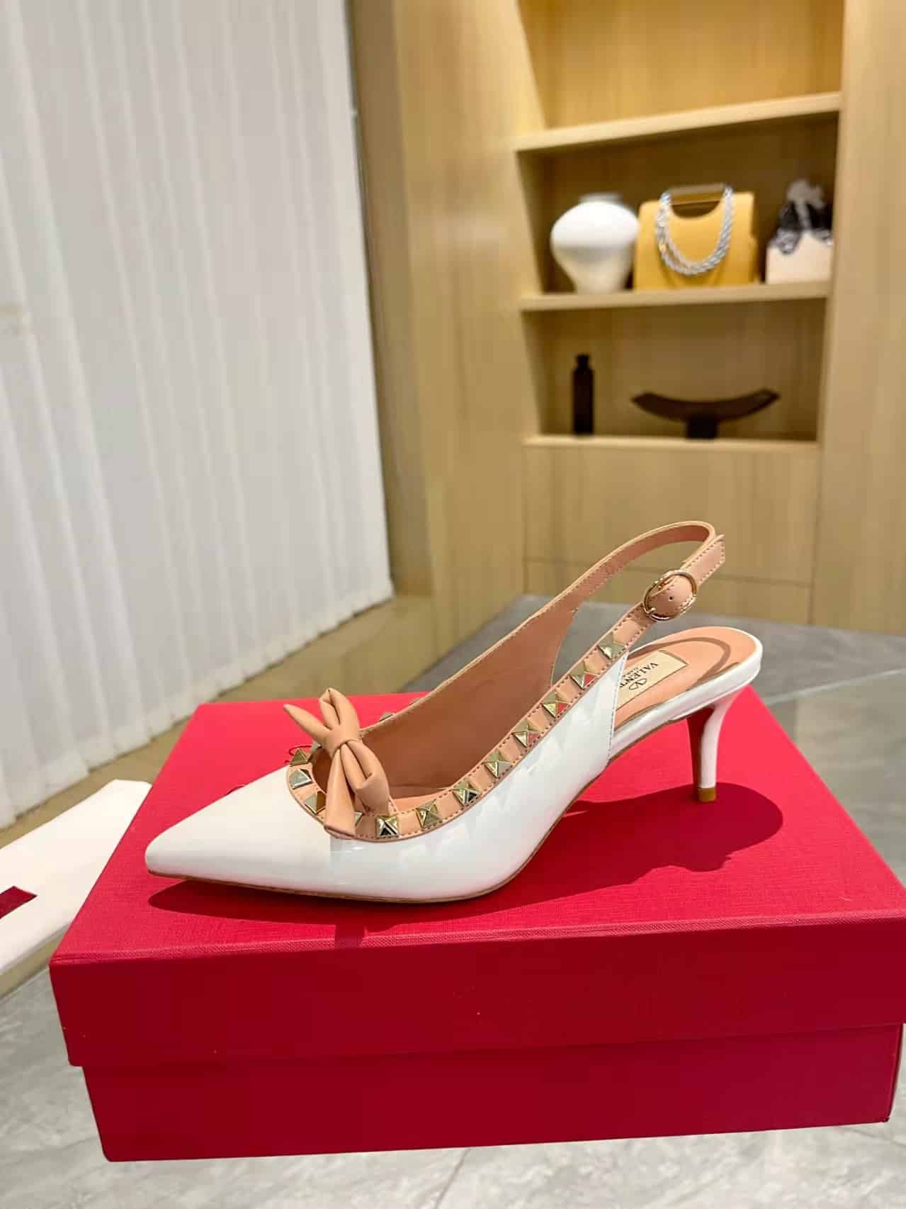 Va1e*ntin0 Rockstud Bow Slingback Pump In Patent Leather With Matching Studs White