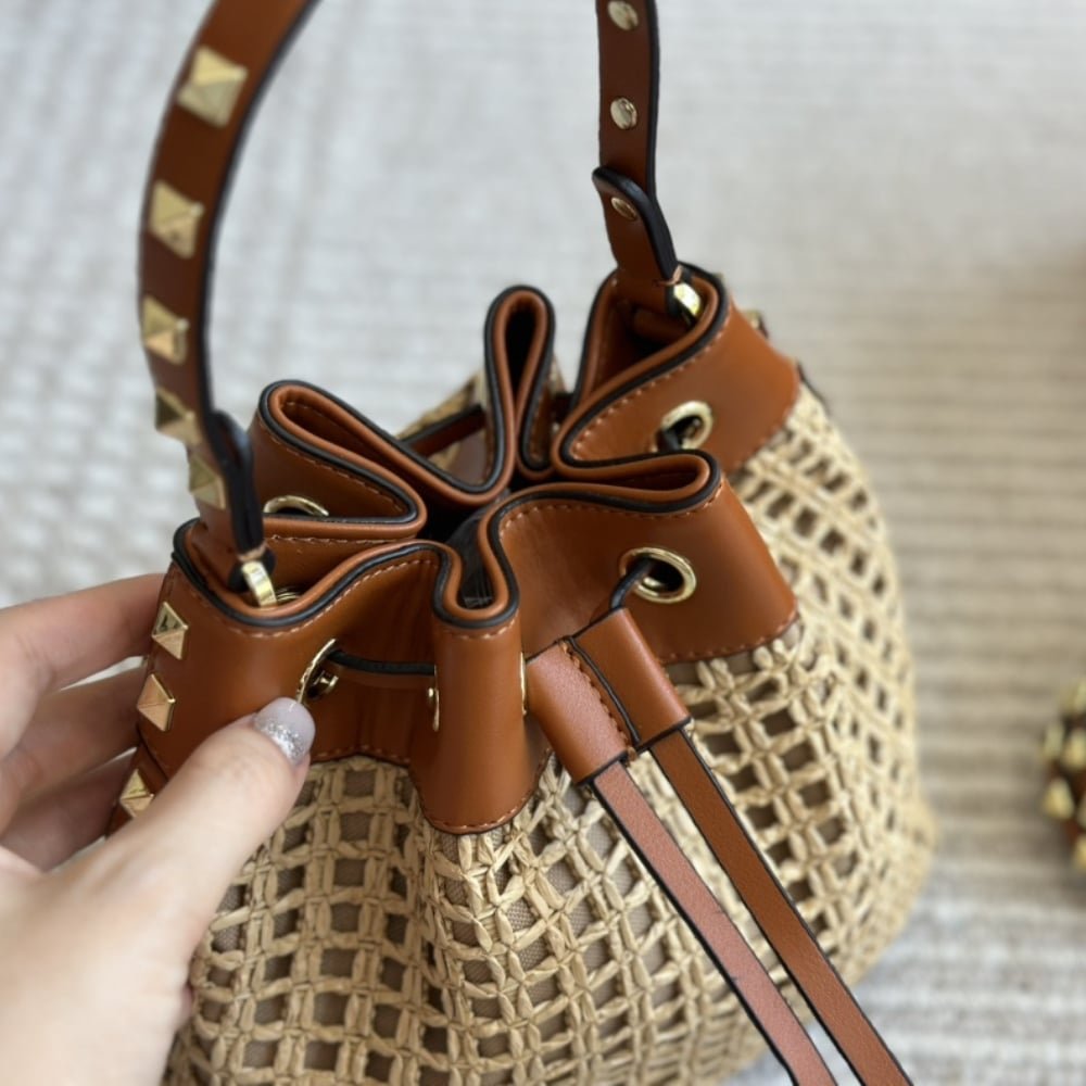 Va1e*ntin0 Rockstud Woven Bucket Bag Brown 19Cm