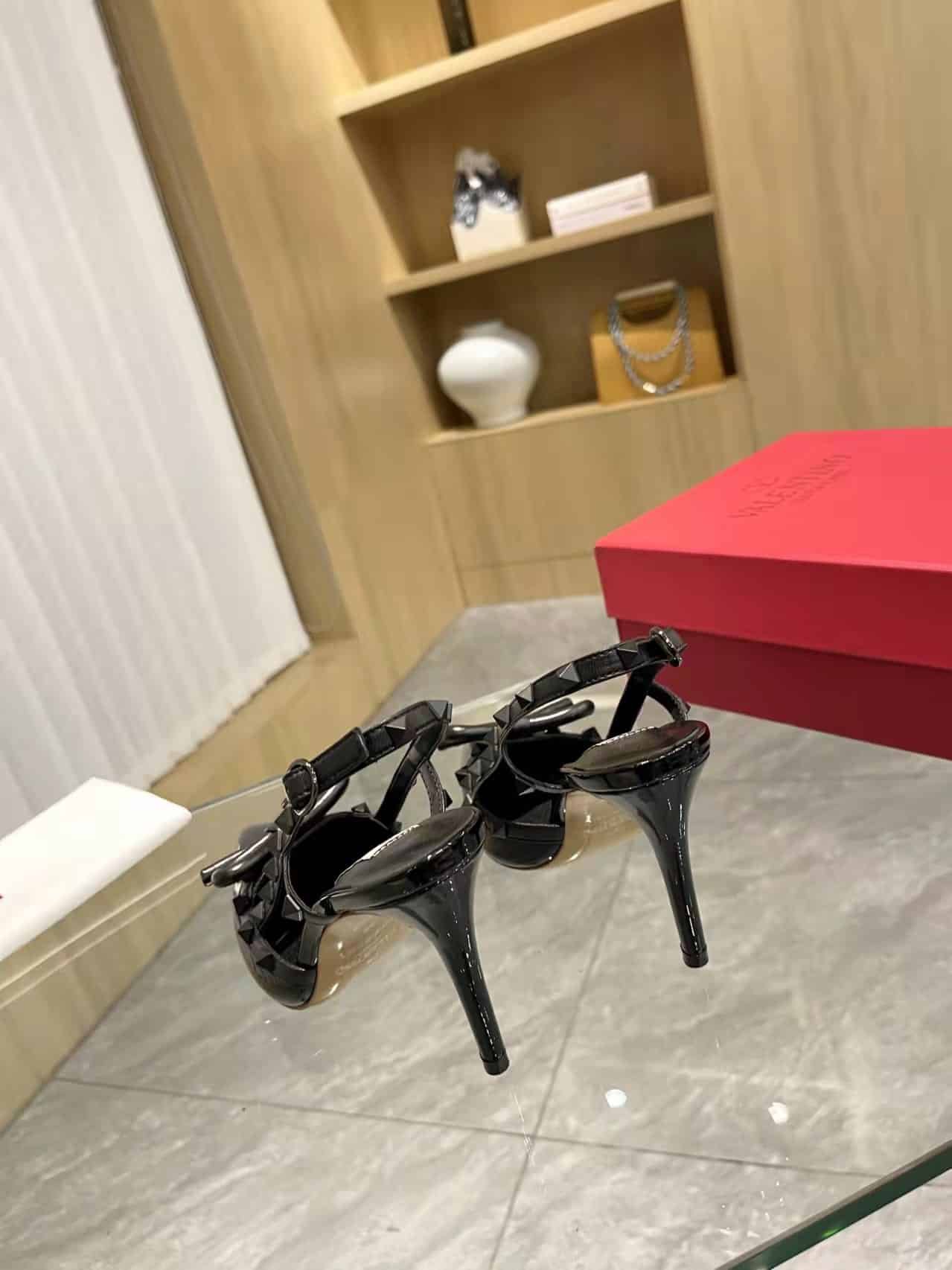 Va1e*ntin0 Rockstud Bow 100 Patent Slingback Pump Black Ws0Ib8Ixh0No