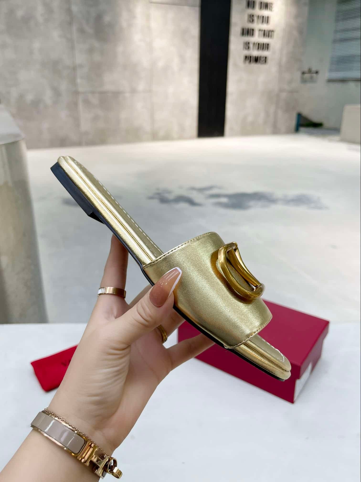 Va1e*ntin0 Garavani Vlogo Signature Slide Sandal Gold