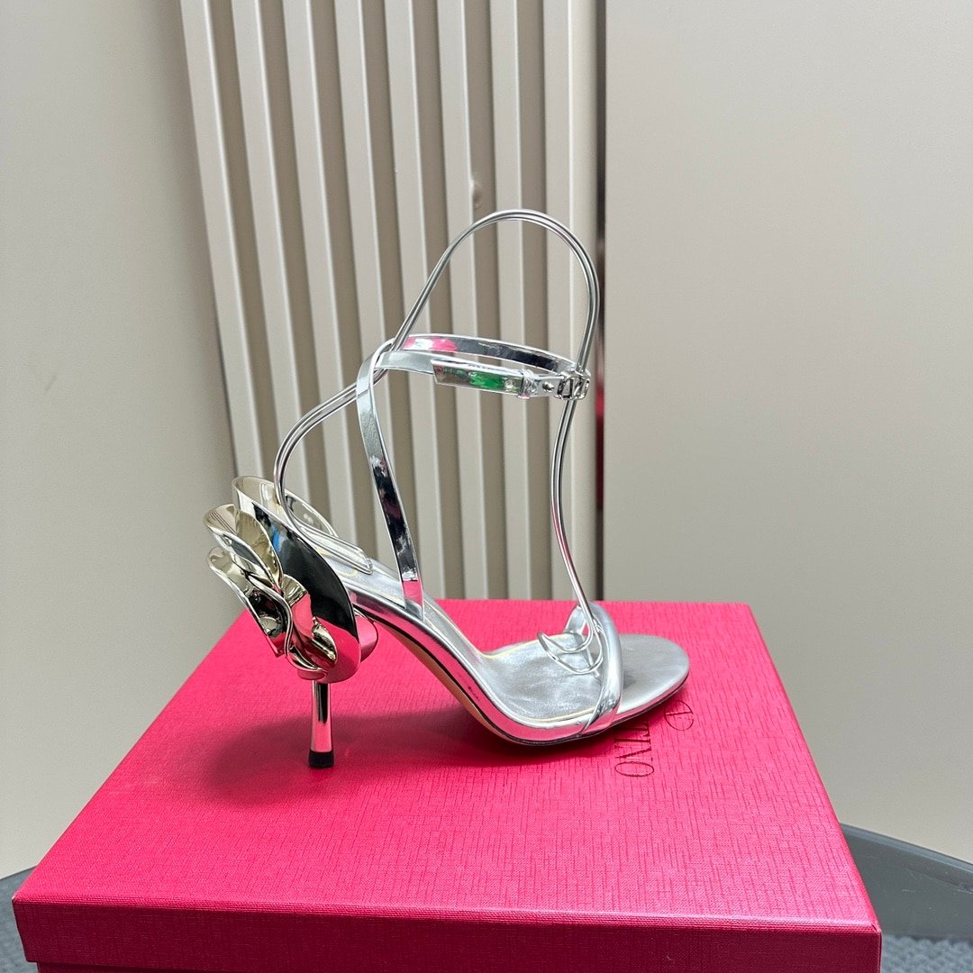 Va1e*ntin0 Garavani Archive Roserouche Metallic Leather High Heel Silver