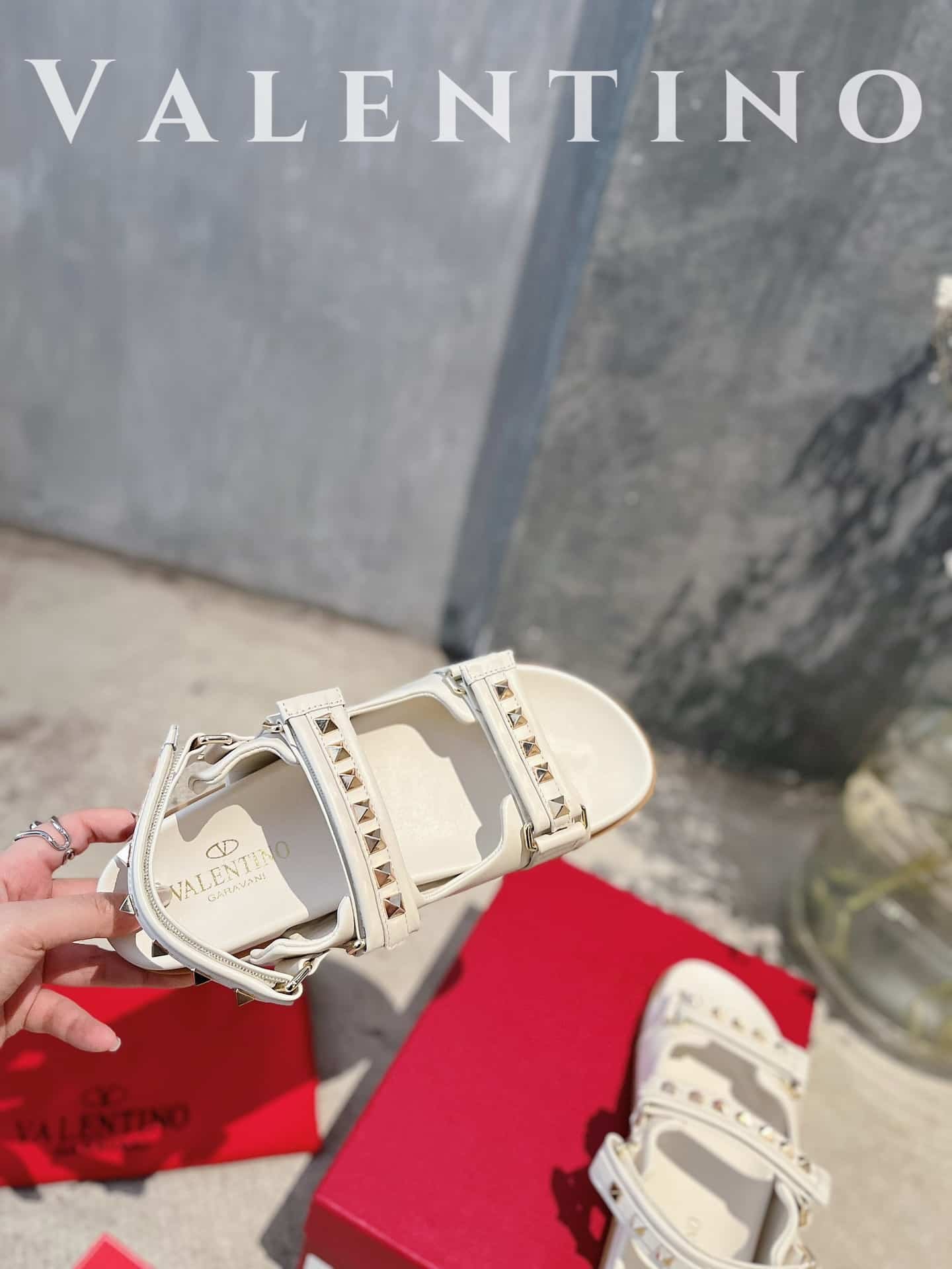 Va1e*ntin0 Garavani Rockstud Flat Sandal In Nappa Leather For Woman In White