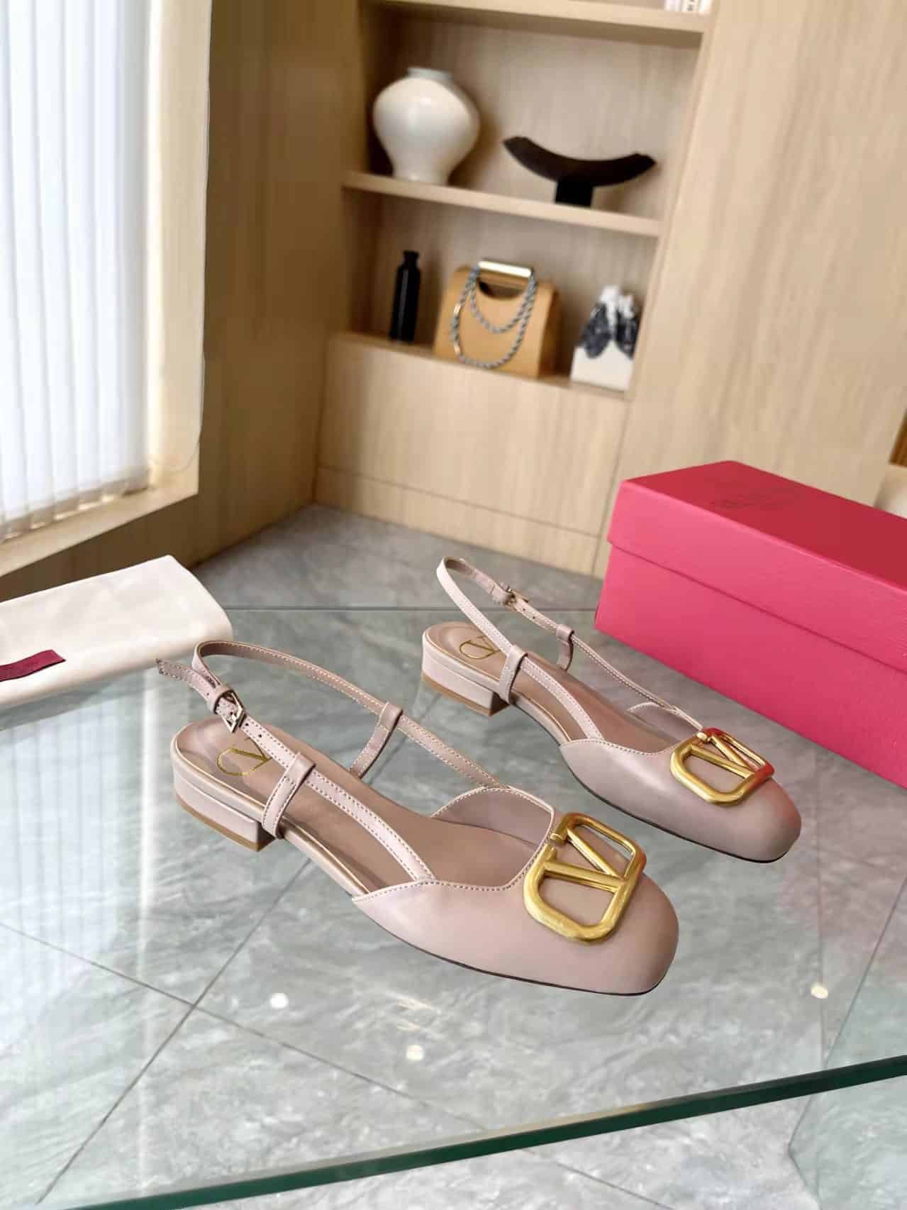 Va1e*ntin0 Garavani V Logo Leather Slingback Flats Beige