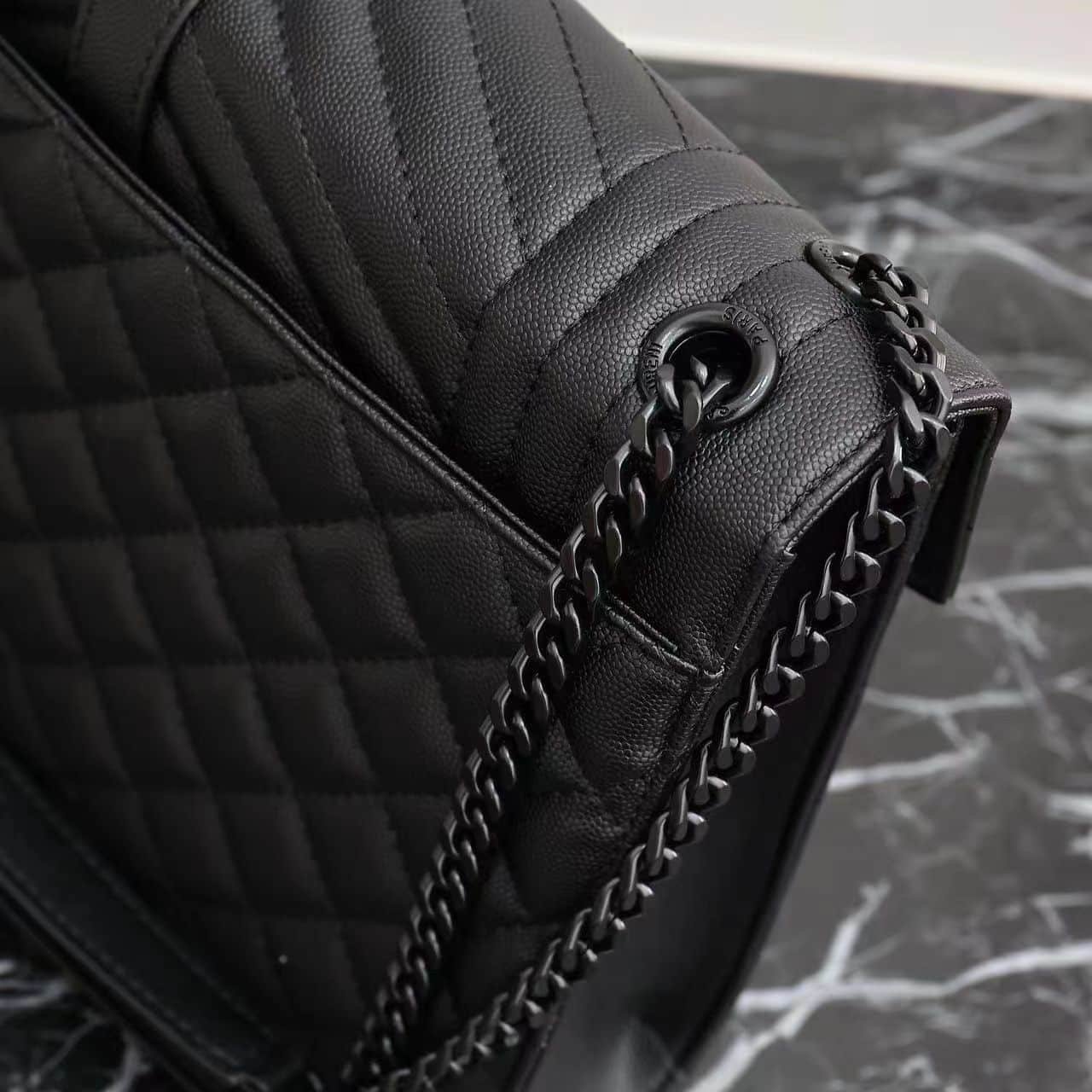 Sa1nt Lau*nt Envelope Large Grain De Poudre Embossed Leather Mix Matelassé Black 31Cm 600166Bow981000