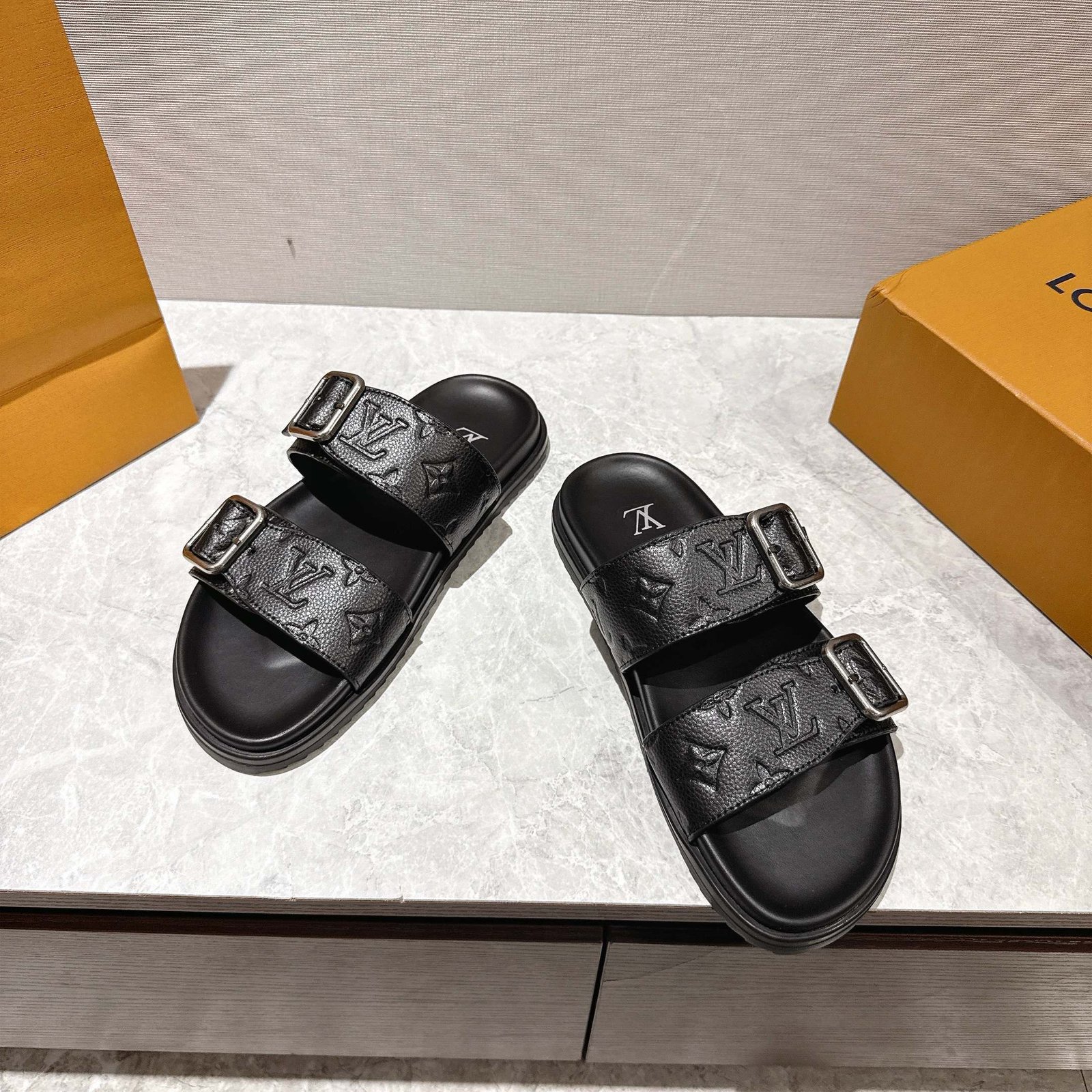 L0vis Vvtt0n LV Venice Mule Black 1AHSJC