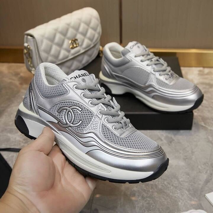Ch**el 23C Silver Metallic Cc Logo Lace Up Flat Runner Trainer Sneaker Gray
