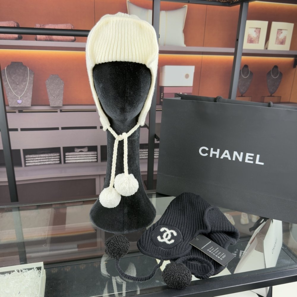 Ch**el Cashmere Beanie Creme