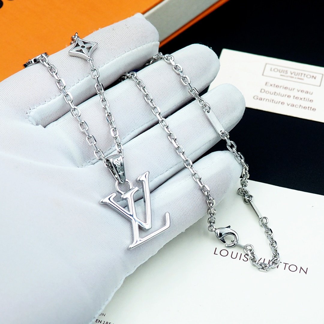 L0vis Vvtt0n Dimension Necklace Pendant Silver M02747
