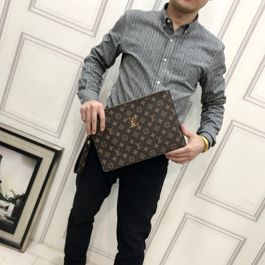 L0vis Vvtt0n To Go Pochette Monogram Brown 33Cm